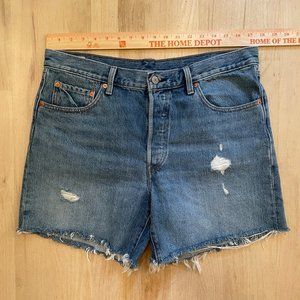 Levi’s 501 Denim Distressed Shorts size W32